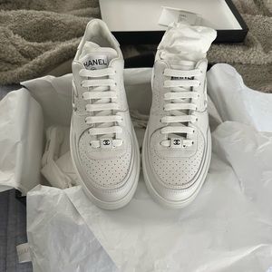 Chanel 23s sneakers in white